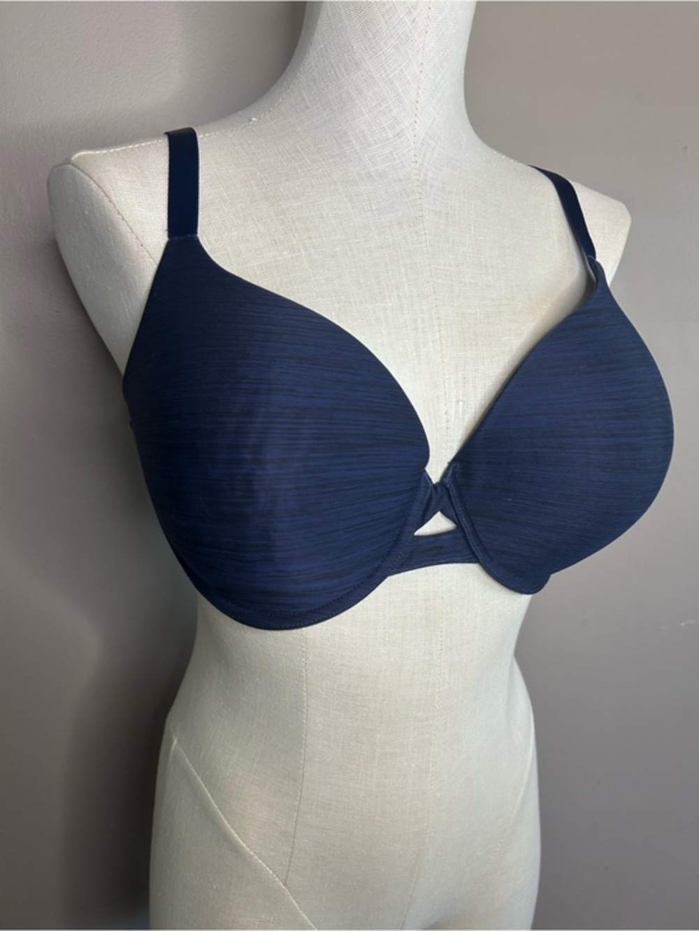 Victoria's Secret Navy perfect shape bra 38DDD